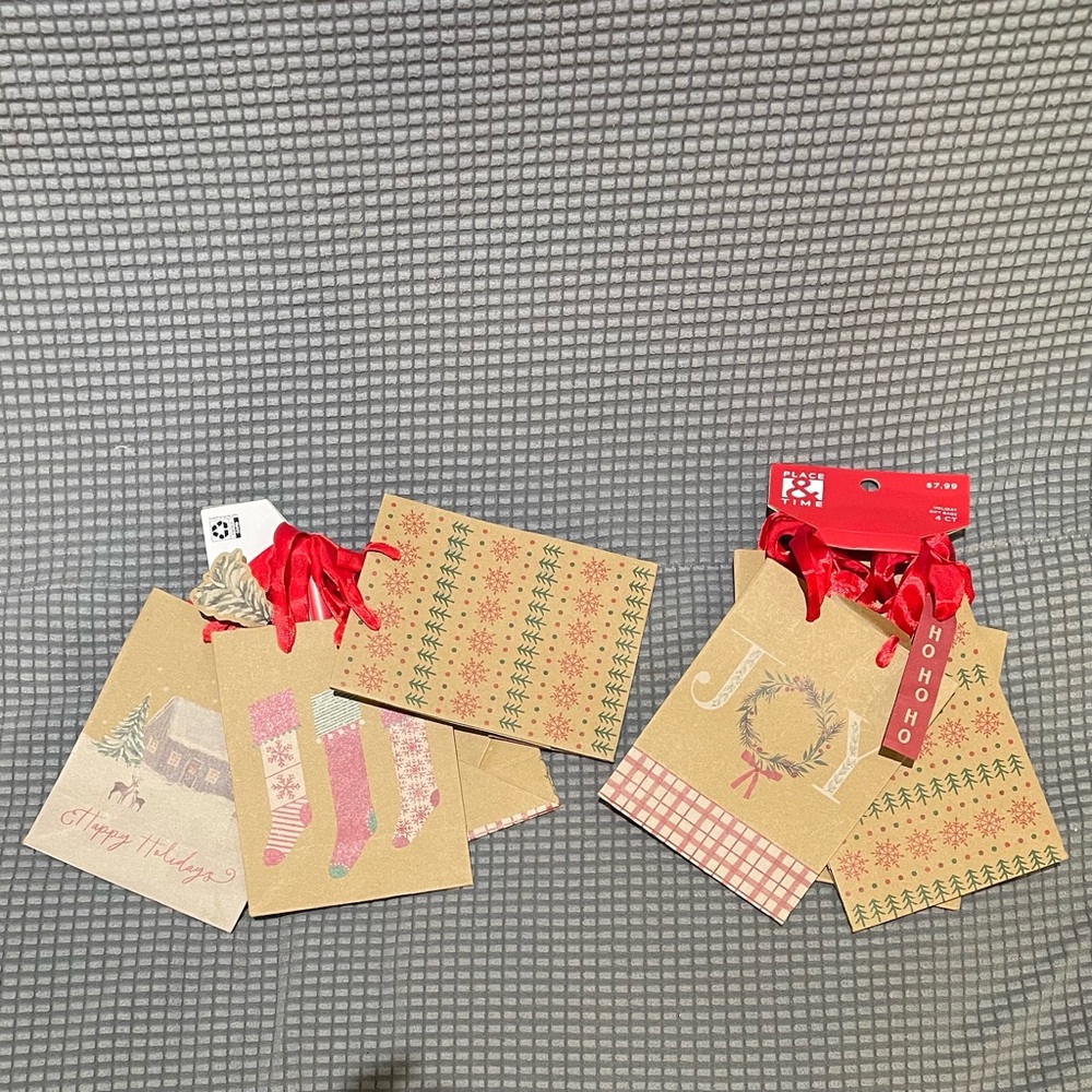 8 Holiday Gift Bags with tags 6”